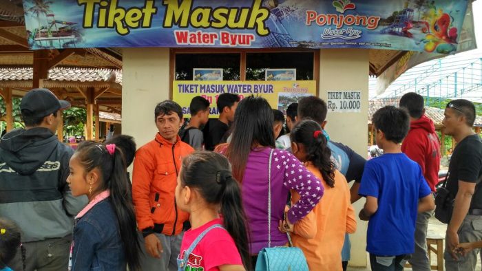 Antri dan Terbit Antri Tiket WaterByur